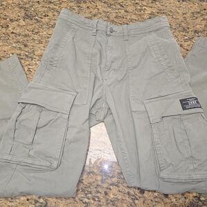 Zara Men's Cargo Pants in Army Green